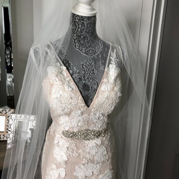 Melissa Sweet lace plunge wedding dress Sz 8 + belt & veil - Picture 6 of 16